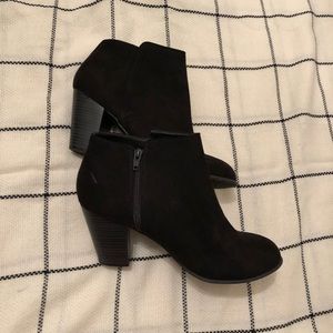 Black booties!!